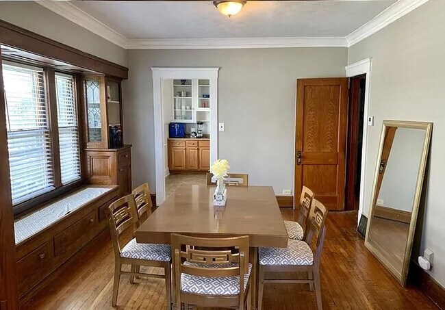 Photo - 11710 Buckingham Ave Unidad 2nd Floor