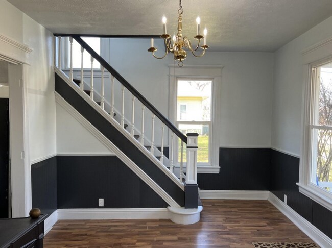 Photo - 409 E Division St