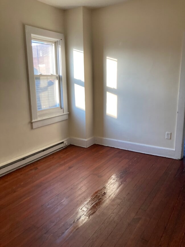 Photo - 916 Maple St