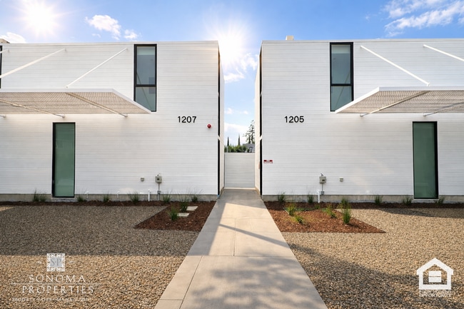 Building Photo - 1207-1209 Broadway Unit 1207 Broadway