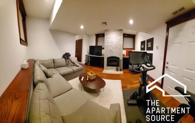 Photo - 1019 W Oakdale Ave Unidad 1F