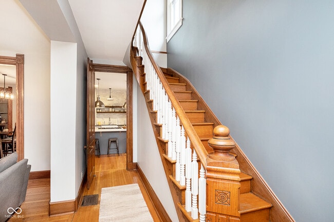 Photo - 219 E 11th St