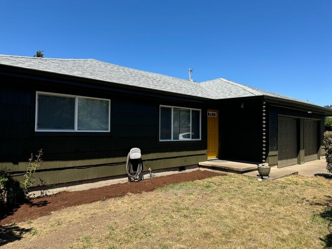 Building Photo - Fully updated 2 bed 1 bath single story duplex in a great location!