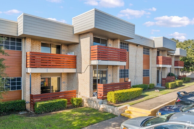 Grand Prairie, TX living - evRia Terraces Rental