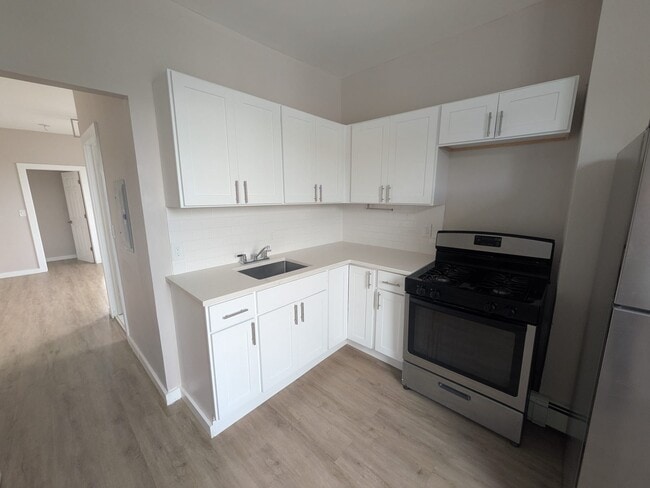 Building Photo - 9 Sheffield St Unit 3L