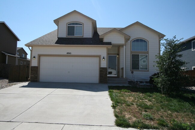 Building Photo - 3 Bedroom Home in Painted Sky!