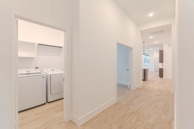 Photo - 719 Campbell Xing Ct