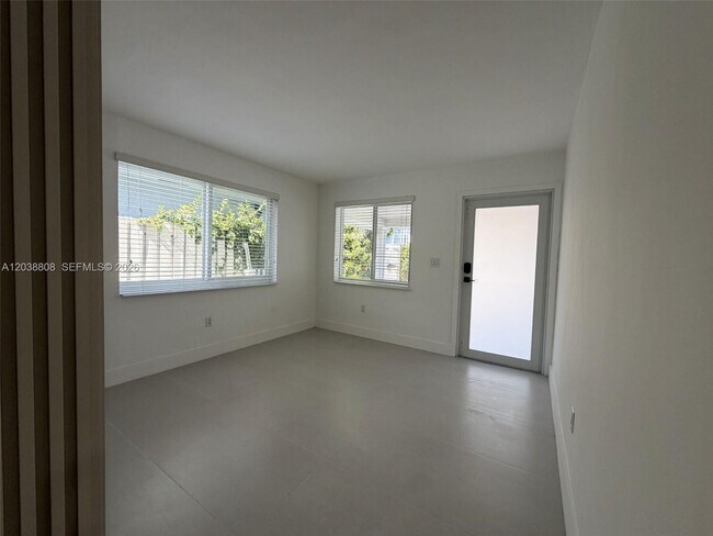 Photo - 501 NW 25th Ct