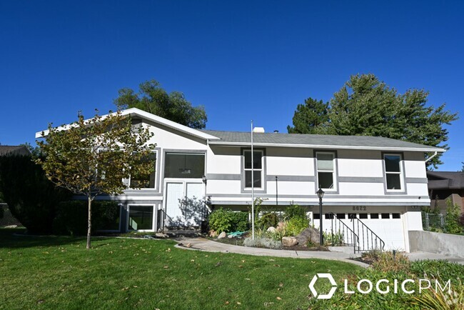 Building Photo - Stunning Single Family Home In Excellent L...