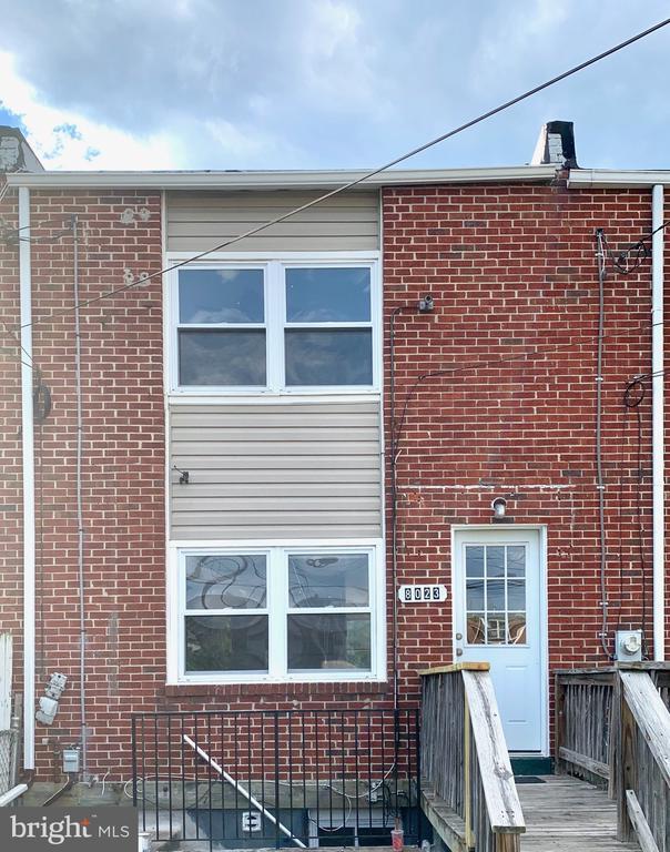 Photo - 8023 Gough St