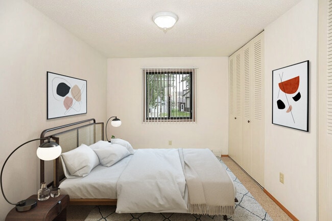 University Park Bedroom - Silver Leaf Apartments (North Fargo)