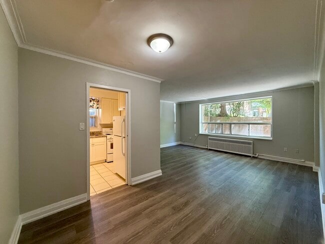 Building Photo - 1299 Bayview Av Unit B