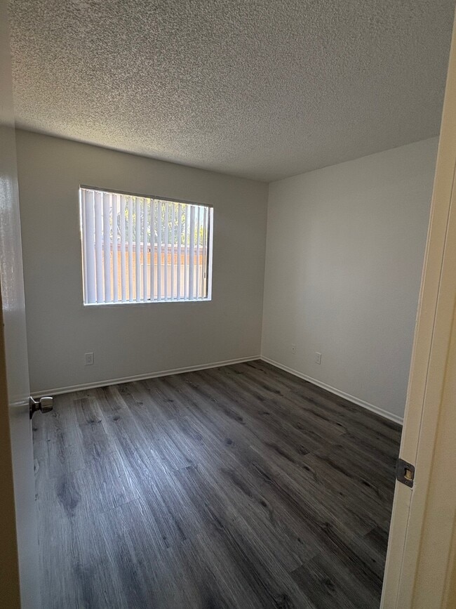 Photo - 7507 Woodman Ave Unit 10