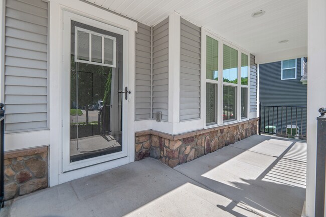 Photo - 16848 White Daisy Loop