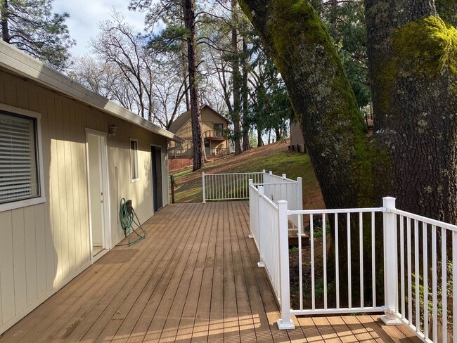 Photo - Adorable 3/2 on corner lot In Lake of the Pines