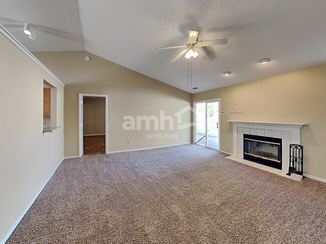 Photo - 571 Bay Ct N