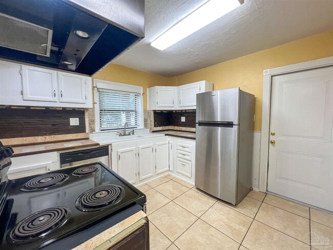 Photo - 608 N 70th Ave