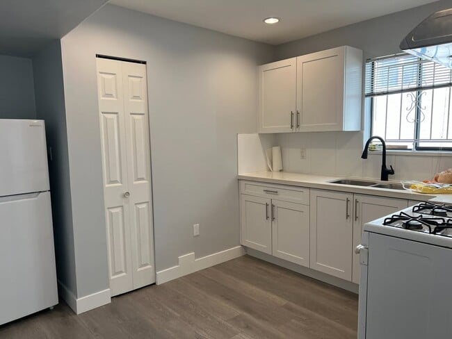 Photo - 783 E 52nd Ave