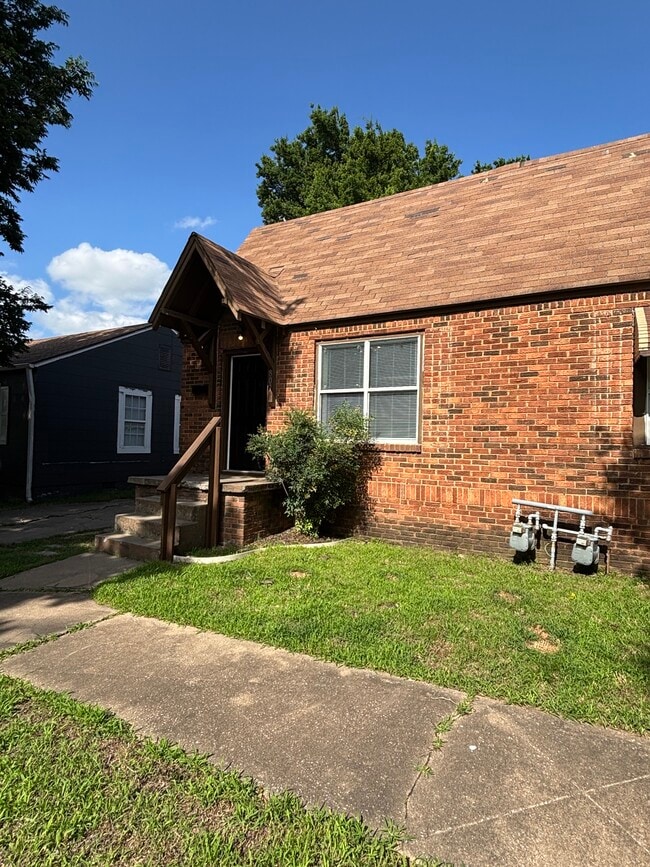 Building Photo - 807 N Columbia Pl