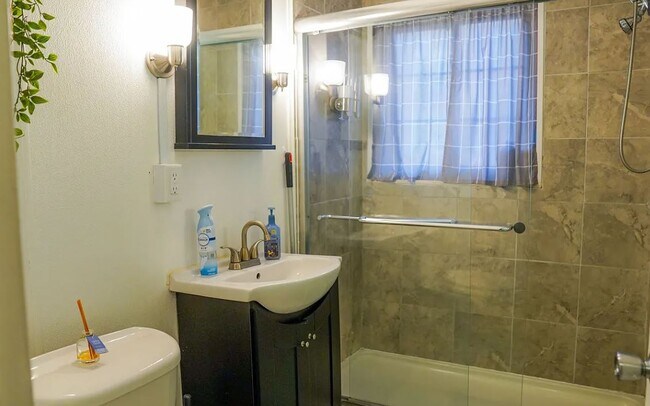 Photo - 1750 E Broad St