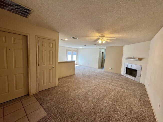 Photo - Charming Duplex in Frenship ISD 2-bed 2-bath +Garage Unidad 1