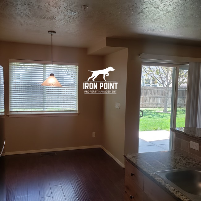 Photo - 886BONSAI Unit #102