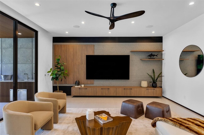 Photo - 727 NE 17th Way