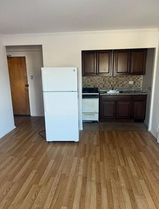 Photo - 2610 W Berwyn Ave