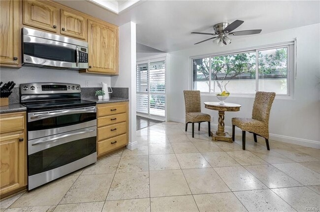 Building Photo - 6587 Vía Arboles Rental