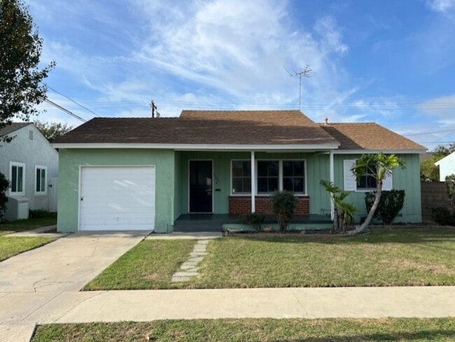 Photo - Home with Great Outdoor Space!