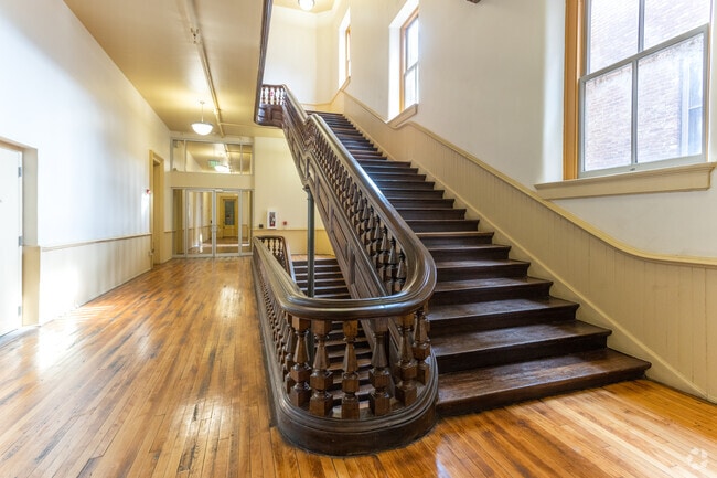 Escalera - Whiskey Row Lofts