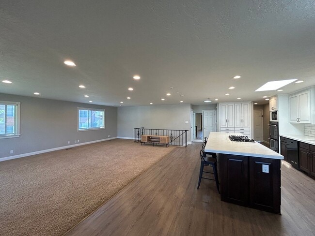 Photo - 5 Bedroom 3.5 Bathroom in Orem!