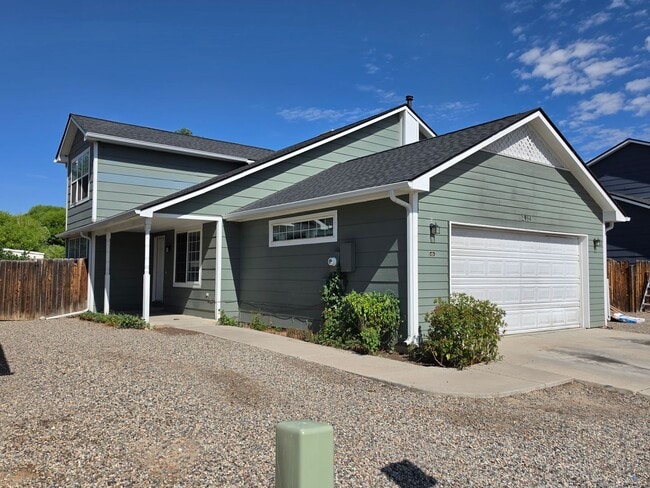 Building Photo - Complete Remodel 4 bed, 2 1/2 bath home