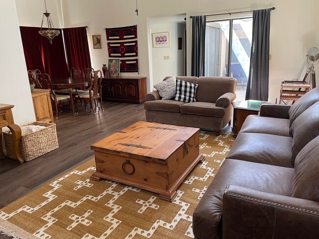 Bright cozy living room - 1413 Coyote Rd Rental