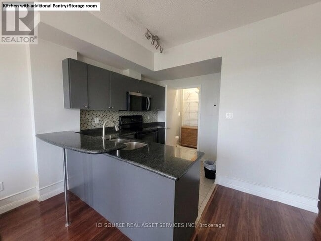 Photo - 550 Front St W Unit 411