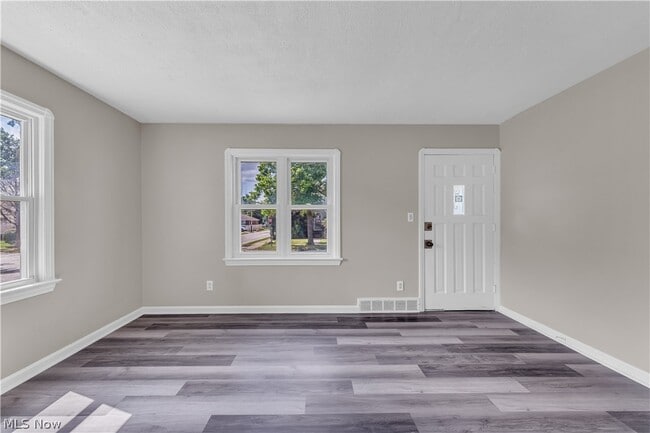 Photo - 13702 Wainstead Ave