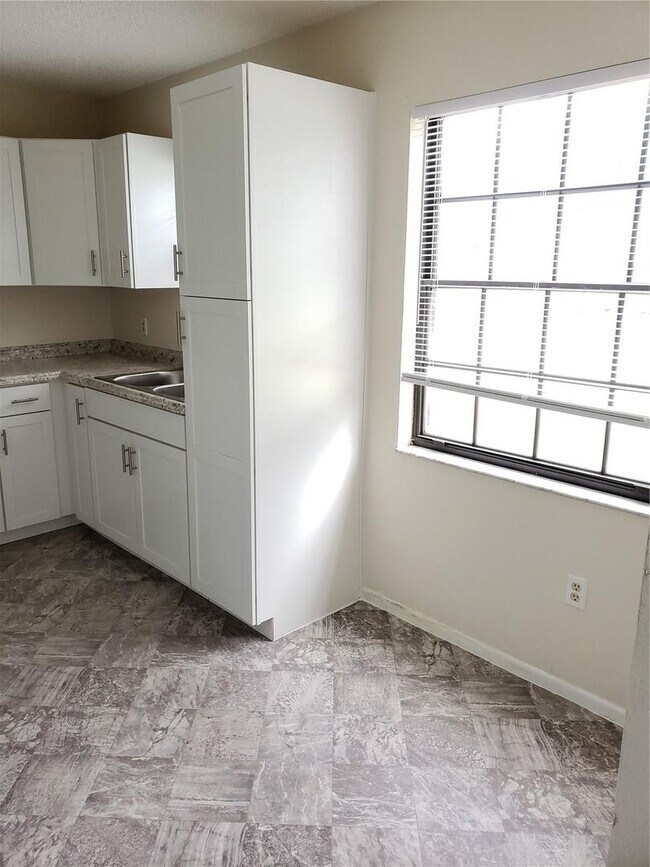 Photo - 2/2 Home in Silver Springs Shores Lake Joy...