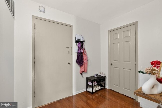 Building Photo - 825 N 29th St Unit 2C