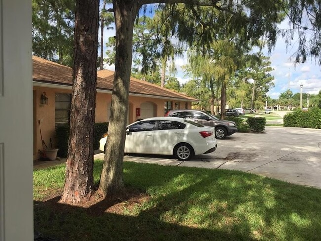 Building Photo - 1305 Periwinkle Pl