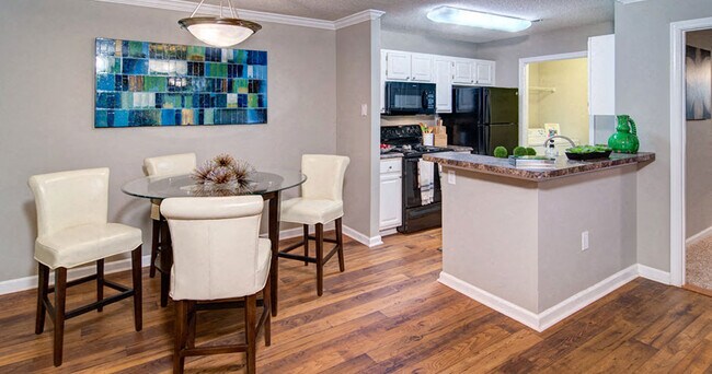 Photo - Huntington Chase Apartments