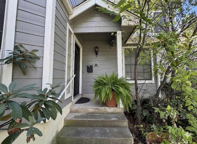 Building Photo - 1811 W 39th St Rental