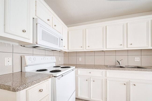 Building Photo - 10037 Morocco Rd Rental