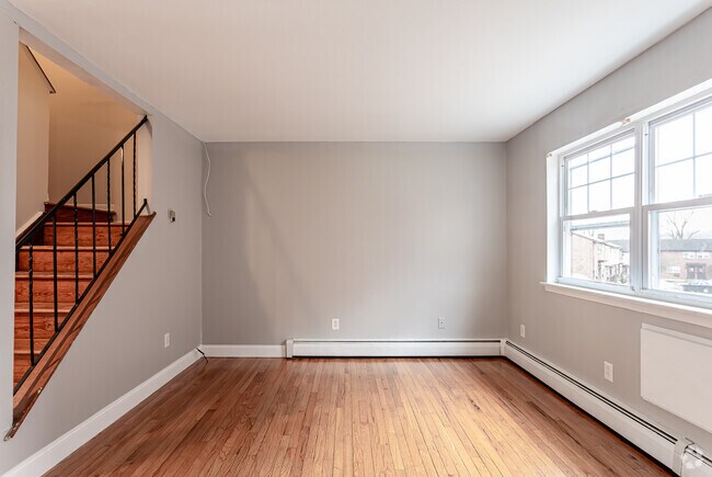 2BR, 1BA Townhouse - Living Room