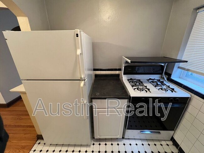 Photo - 5834 Nottingham Ave Unit 1e