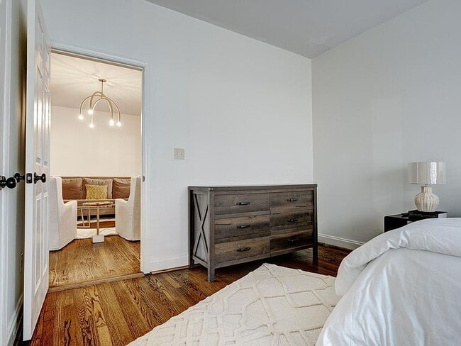 Photo - "Charming 2-Bedroom Retreat in Birmingham – Cozy 932 Sq Ft Haven!"