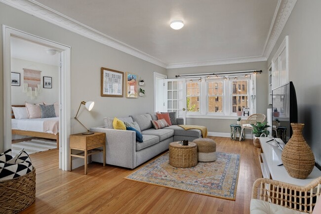807 W 48th St Unit 504