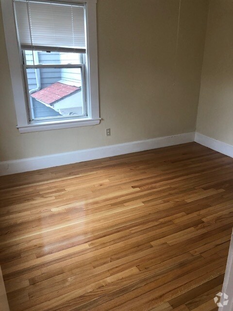 Building Photo - 19 Bay St Unit 2L Rental