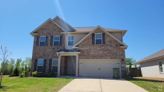 Building Photo - "Spacious 4-Bedroom Retreat with Modern Gr... Rental
