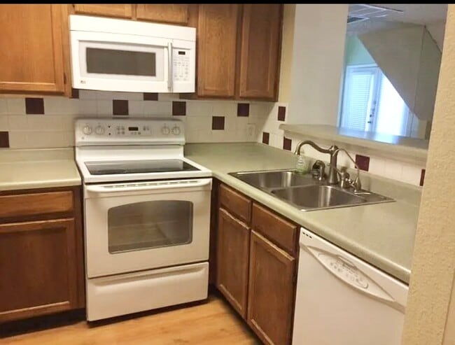 Photo - 2300 Balsam Dr Unidad G213