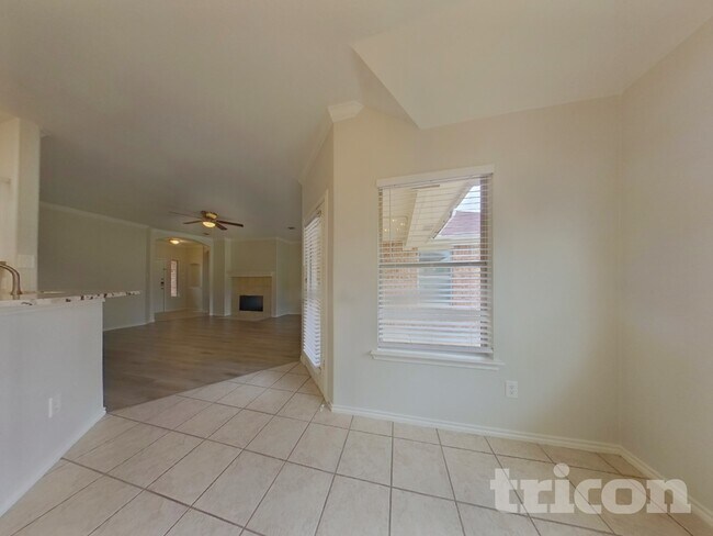 Photo - 1630 Emily Ln